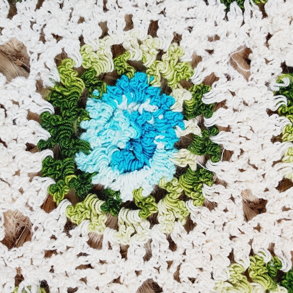 Vintage vtg Handmade white blue green doily - Picture 6 of 11